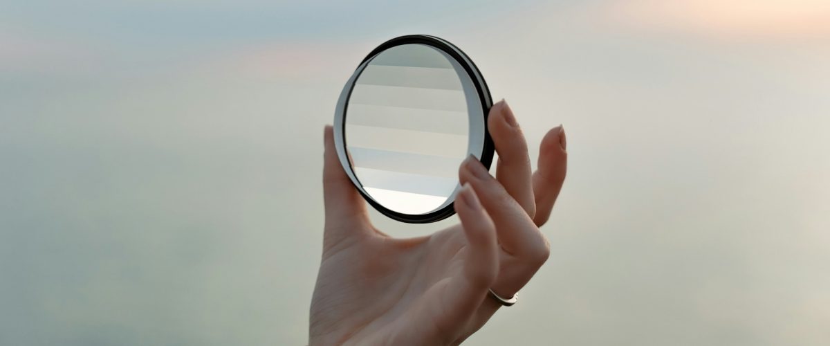 round-glass_fast-glass-fx-unsplash